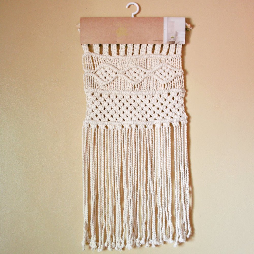 Macrame Wall Hanging Boho Ivory Art NWT 19" x 32"